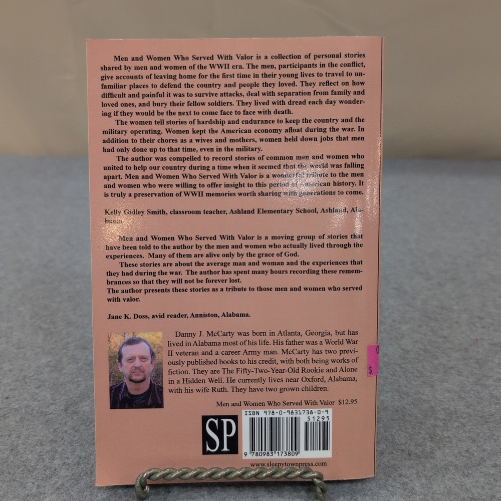 Men and Women Who Served With Valor Memories of WWII Danny J McCarty 2010 Book - Picture 2 of 5